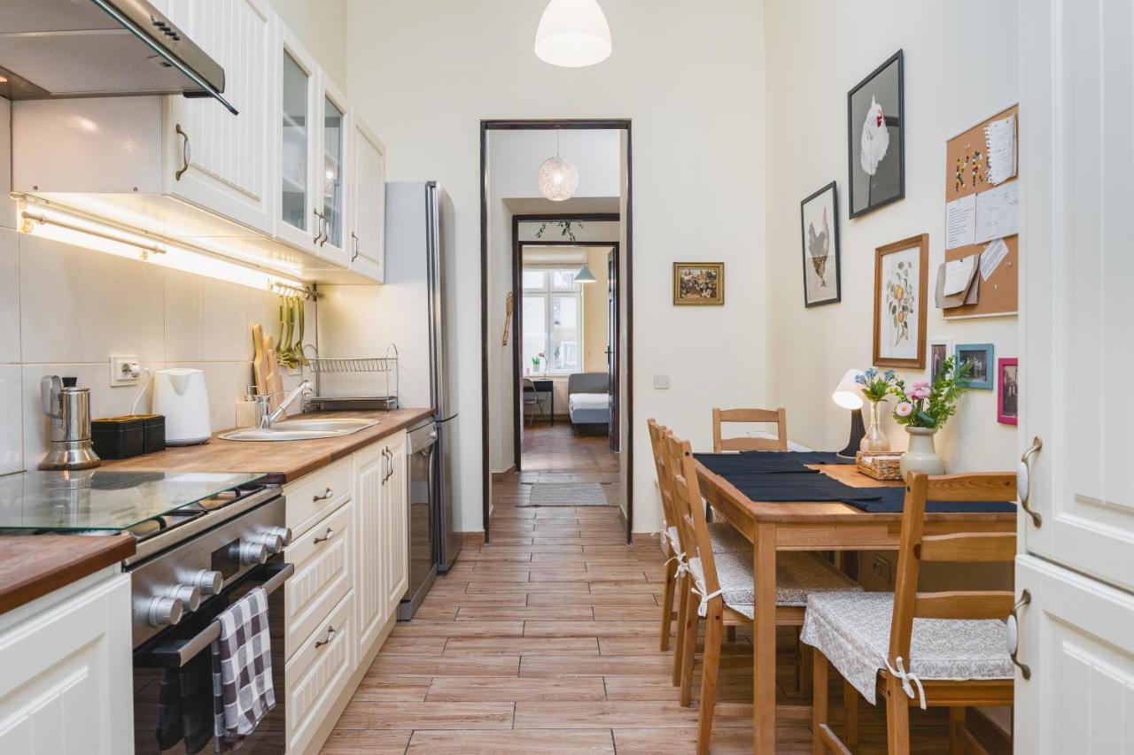 Homely 4 Bedroom Apartment - Old Town - By Upstairs Krakow Exterior photo